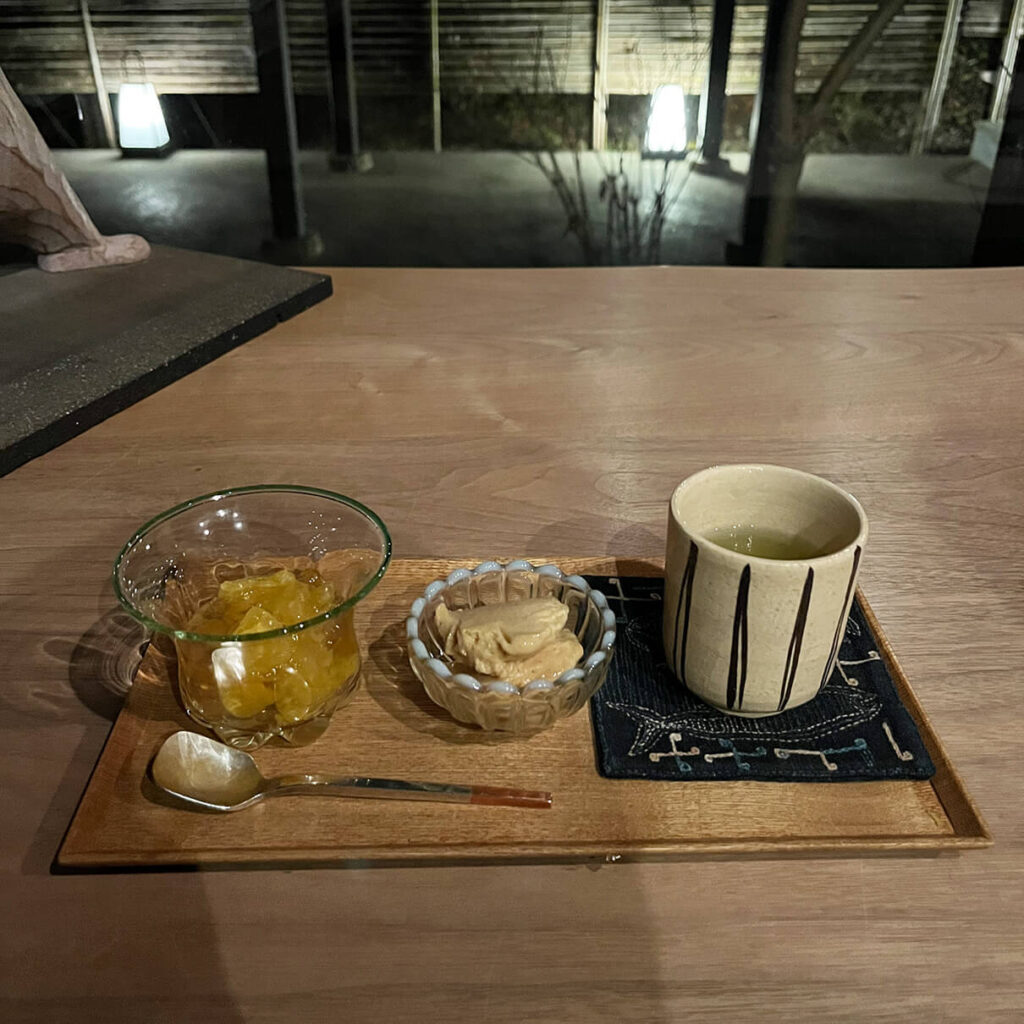 長野県上田市、鹿教湯温泉の宿「山水館」の夕食後のデザート
