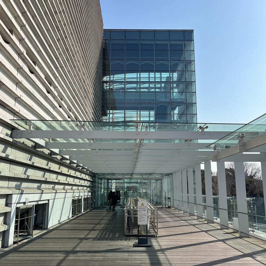 乃木坂駅から国立新美術館へのアクセス